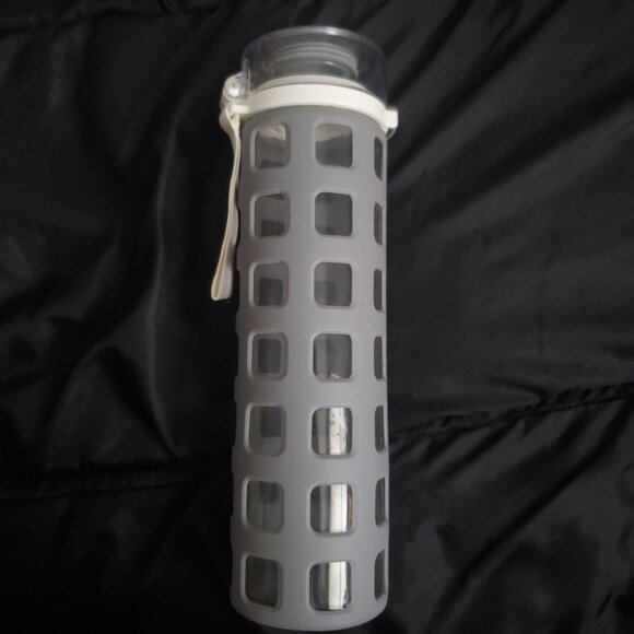 Ello Glass WaterBottle OneTouch FlipLid 20oz Gray Silicone Sleeve Sling BPA Free - Picture 1 of 5